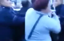 Kobieta brutalnie pobita przez policję podczas demonstracji
