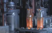 Produkcja szklanych butelek.