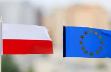 Polska powinna zostać w Unii Europejskiej. Sondaż