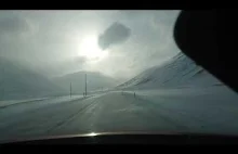 The Icelandic road. Jedziesz sobie söpokojnie a tu niespodzianka.