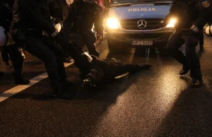 Policjanci przejechali 17-letniemu Olkowi po stopie. "Potem ze mnie drwili..."