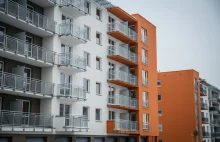 GUS: rozpoczętych budów mieszkań jest o 18,7 proc. mniej niż przed rokiem....