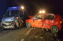 Na rogatkach Szczecinka pijany kierowca staranował radiowóz i auto...