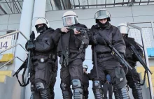 Policja zbroi się specjalnie do tłumienia protestów?