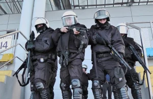 Policja zbroi się specjalnie do tłumienia protestów?
