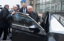Jarosław Kaczyński z ochroną GROM Group "Pilnują go nawet w Kancelarii Premiera"