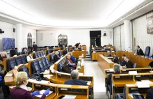 Senat przyjął uchwałę wzywającą rząd do przyjęcia budżetu UE