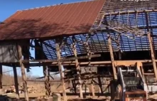 Wyburzanie 120 letniej stodoły