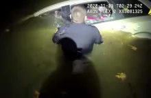 Policjanci w ostatniej chwili ratują kobietę z tonącego samochodu [video]...