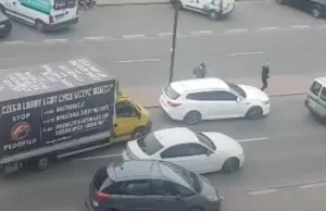 Warszawa: Awantura na ul. Puławskiej. Zatrzymano antyaborcyjną cieżarówkę