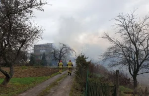 Na osiedlu pojawił się gęsty dym, mieszkańcy wezwali strażaków.