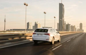 Turkmenistan - tam zarejestrujesz tylko auto w jasnym kolorze.