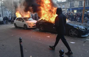 Francja: ponad 60 policjantów rannych podczas wczorajszych protestów VIDEO