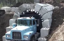 Budowa tunelu z wykorzystaniem ciężarówki.