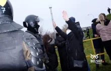 Bicie, przekleństwa, strzały do tłumu: oto nagrania z kamer białoruskiego OMONu