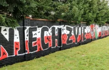 Kibice Legii malują mural na Kabatach. Oburzeni mieszkańcy wzywali policję