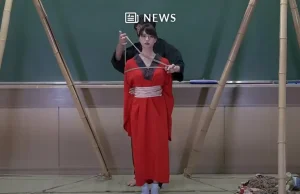 Pokaz tradycyjnej sztuki bondage na Uniwersytecie w Kioto