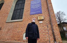 Odważny baner na gdańskim kościele. Co proboszcz miał na myśli?