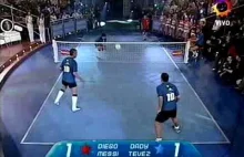 Maradona, Messi e Tevez giocano a calcio tennis