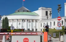 Trzy firmy chcą zbudować potężną bramę przed Sejmem
