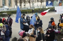 Protest na placu Wolności z kolędami: "Gdy śliczna panna aborcję robiła, z...