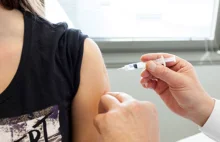 Szczepienia przeciw COVID-19. Rząd szykuje BONUSY dla zaszczepionych.