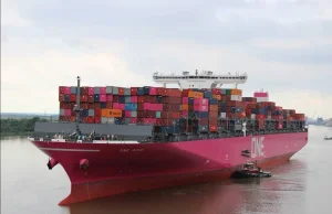Statek płynący z Chin do USA zgubił 1800 kontenerów