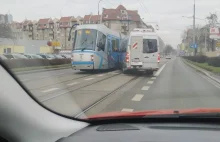 Zderzenie tramwaju MPK z busem MPK.