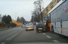 Rzeszów: Wjechała punto prosto pod autobus MPK. Jest mocne wideo