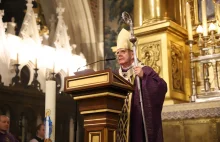 Jędraszewski: kłamliwe ataki wrogów Kościoła na Jana Pawła II