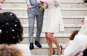 Zakaz konfetti na ślubach: nowożeńcy będą musieli się obyć bez niektórych...