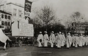 Nie, feministki nie chcą zmiany słowa „historia” na „herstoria”