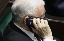Zgadnijcie, jakiego telefonu używa Jarosław Kaczyński