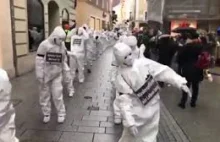 Protest w hazmatach w Austrii