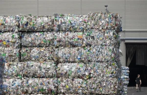 Plastik z recyklingu nie ratuje planety. Mikrocząsteczki zatruwają świat