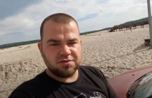 Youtuber zakopał się seicento na Pustyni Błędowskiej. Akcja ratownicza trwała 2h