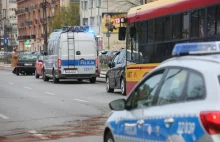 Warszawa. Pijany Żewłakow (Michał) rozbił BMW o miejski autobus.