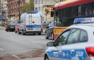 Warszawa. Pijany Żewłakow (Michał) rozbił BMW o miejski autobus.