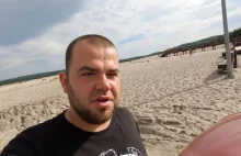 Youtuber Faza zakopał się autem na Pustyni Błędowskiej. Nie spotkała go kara