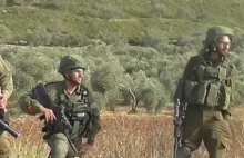 Izraelscy żołnierze strzelają gumowymi kulami do Palestyńczyków...