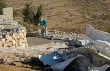 Izraelscy policjanci pobili Palestyńczyka bo stawiał opór gdy wyburzano mu dom