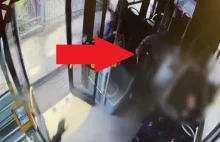 Kraków: Atak nożownika w autobusie. Policja udostępniła nagranie
