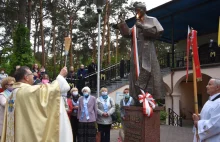 Parafia postawiła pomnik JP2, a teraz nie ma za co go spłacić