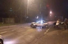 PILNE! ŁÓDŹ: Pijany Ukrainiec ściął sygnalizator i zatrzymał się na latarni
