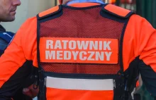 Agresywny kierowca przeszkadzał medykom w reanimacji, bo... nie mógł przejechać