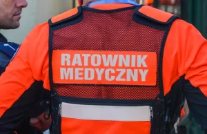 Agresywny kierowca przeszkadzał medykom w reanimacji, bo... nie mógł przejechać