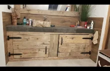 Mąż zbudował tanią szafkę łazienkową z drewna szalunkowego