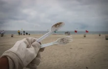 UE żegna plastikowe "jednorazówki". Czym je zastąpić i ile to kosztuje?