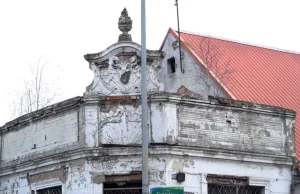 Przedwojenna opuszczona rzeźnia — zabytkowa fasada i kafelki | URBEX