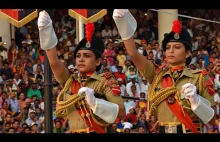 Ceremonia zamknięcia granicy w Attari-Wagah.